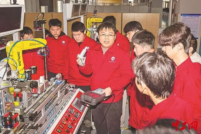 “訂單式”培養(yǎng)對(duì)接產(chǎn)業(yè)需求